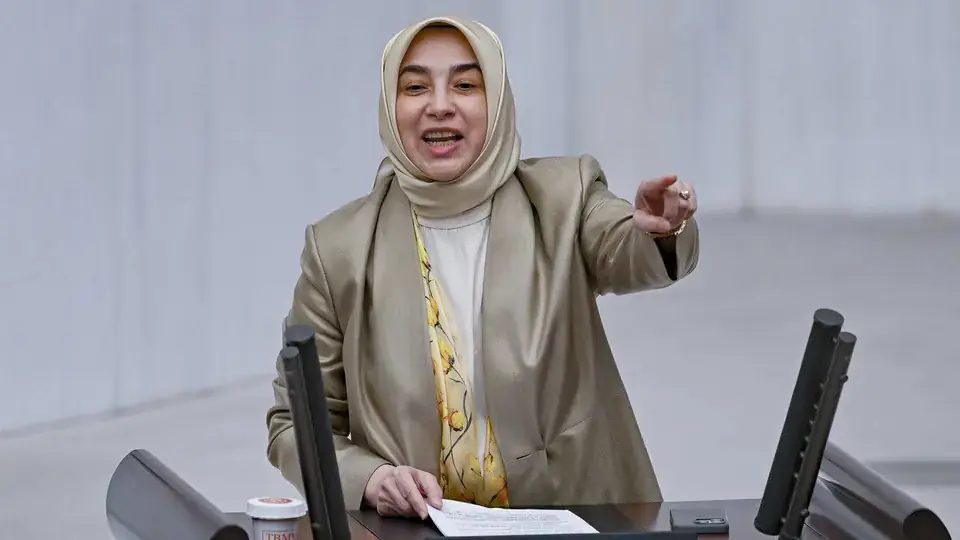 AKP'li Özlem Zengin: Fon soruşturmasındaki tam listenin kamuoyuna açıklanmasını istiyorum