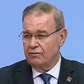 Faik Öztrak portresi