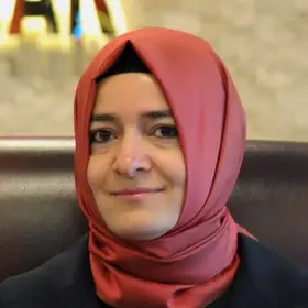 Fatma Betül Sayan Kaya portresi
