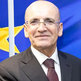 Mehmet Şimşek portresi